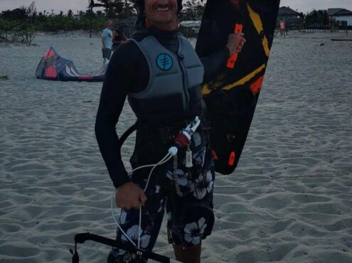 Kitesurfing lesson, kiter with board and kite connected