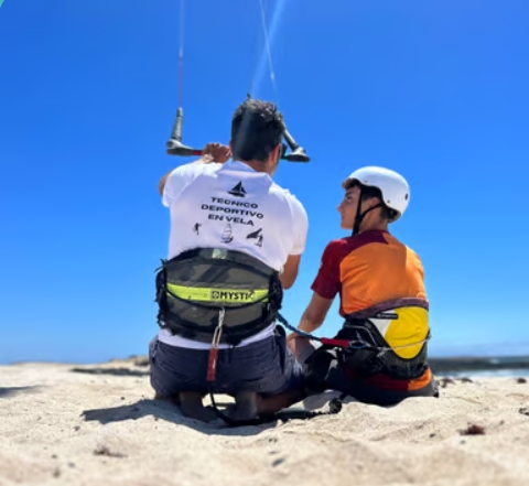 beginner Kitesurfing lesson fly kite from the beach